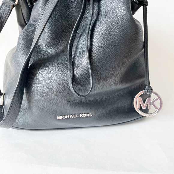 Michael Michael Kors Large Jules Black Bucket Bag - Picture 3 of 16